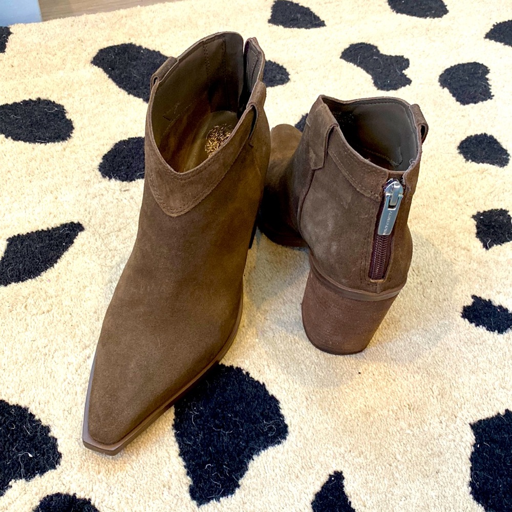 Vince Camuto suede brown ankle boots / booties